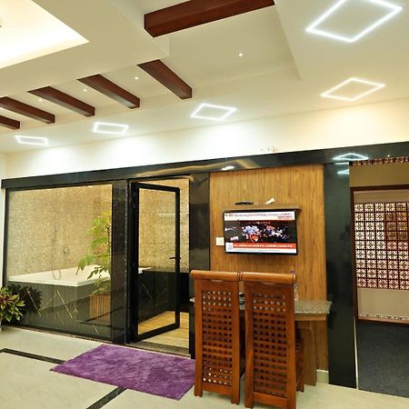 Отель Krishnakripa Premium Residency Коччи Экстерьер фото
