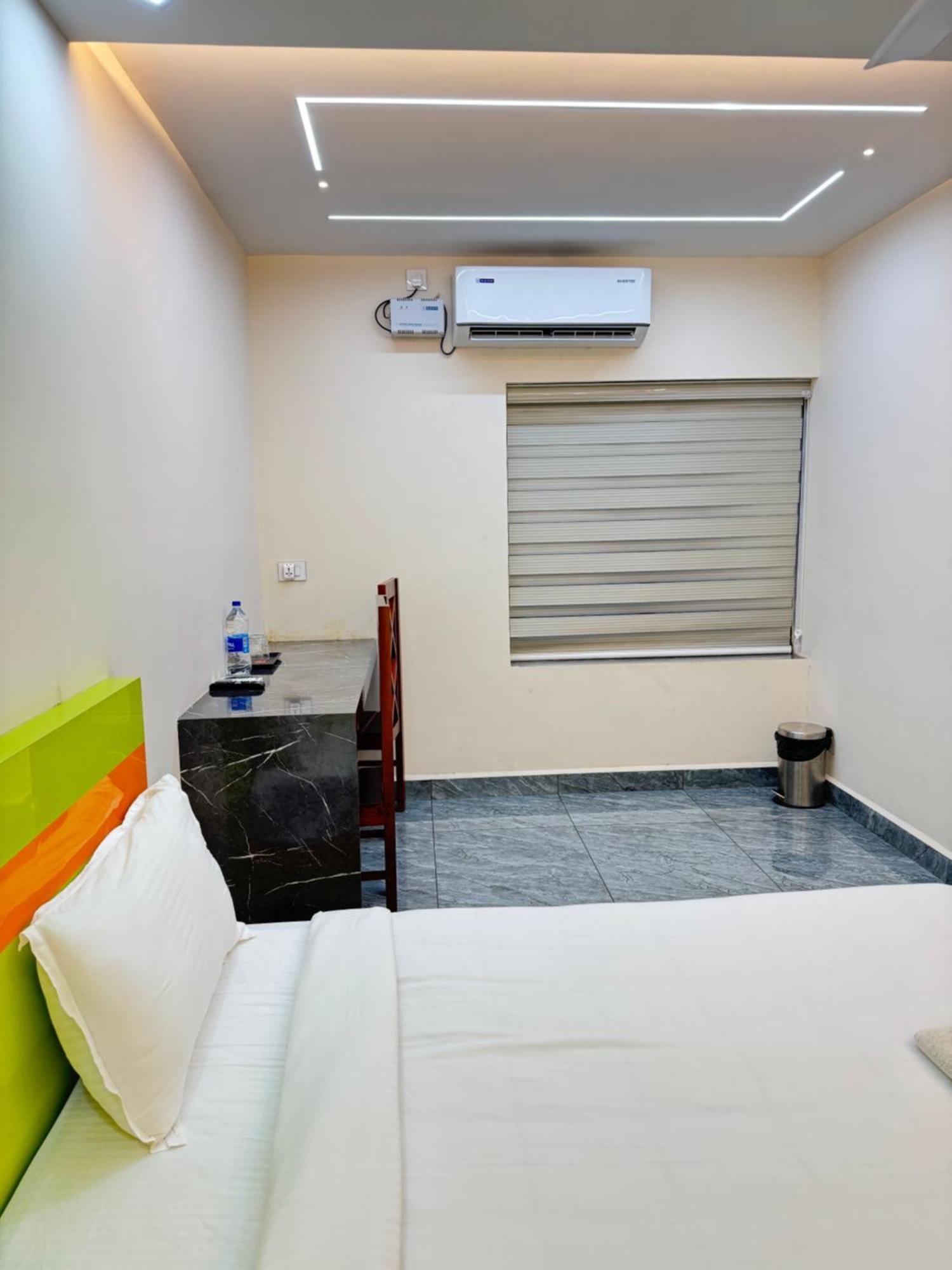 Отель Krishnakripa Premium Residency Коччи Экстерьер фото