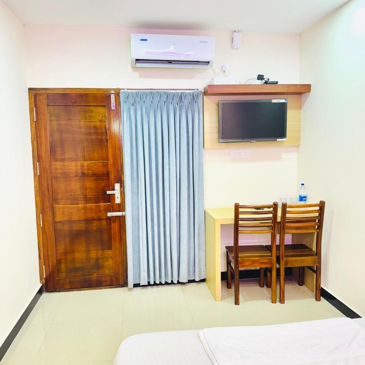 Отель Krishnakripa Premium Residency Коччи Экстерьер фото